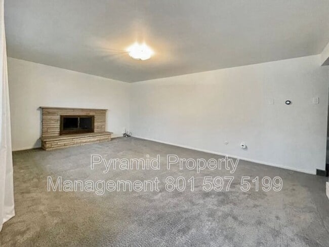 Photo - 874 E Angelina Ave