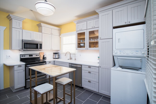 Photo - 1102 E Palm Lane