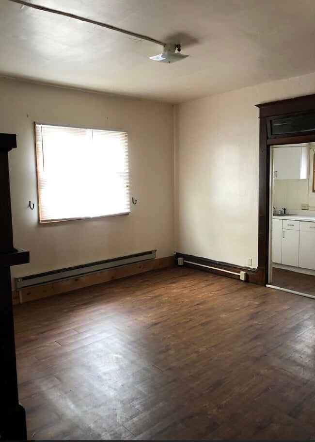 Photo - 694 Willey St