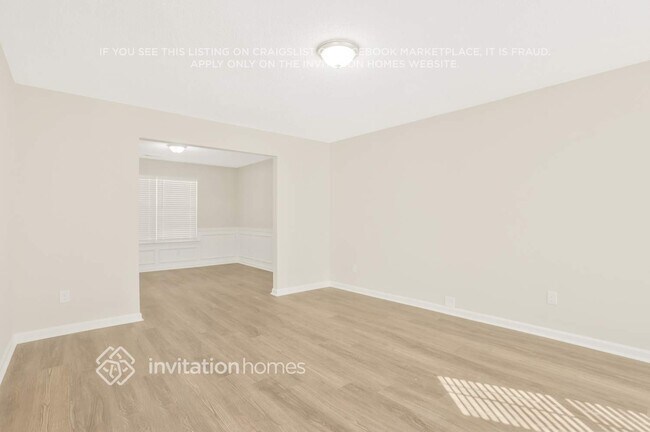 Photo - 3535 Oakshire Way SE