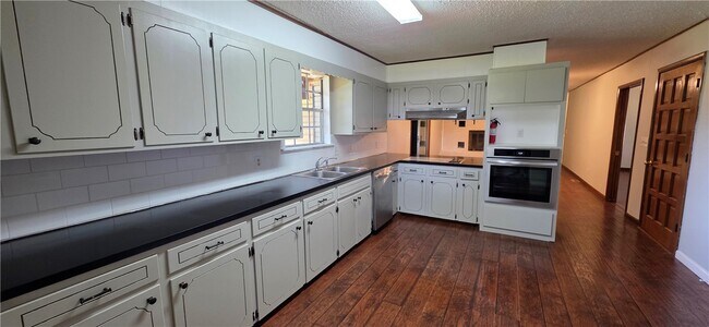 Photo - 3320 E Heritage Pkwy