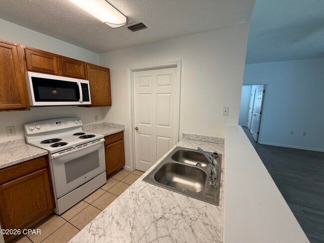 Photo - 9117 Laird St