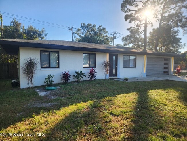 Photo - 462 Breakwater St SE