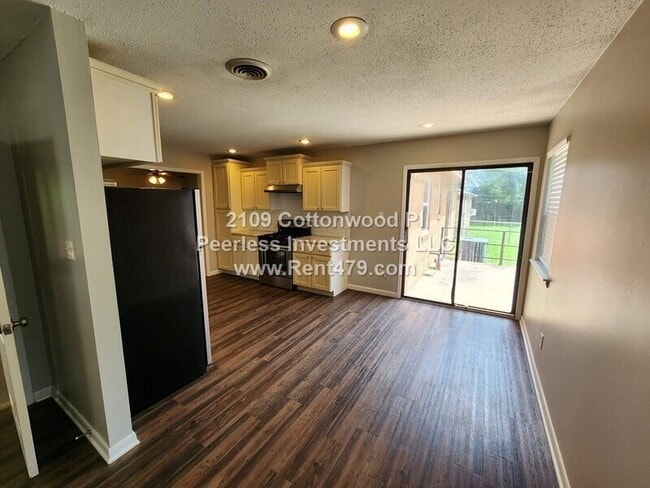 Photo - 2109 Cottonwood Pl