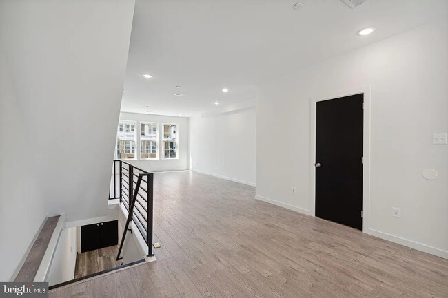 Photo - 5608 Florence Ave