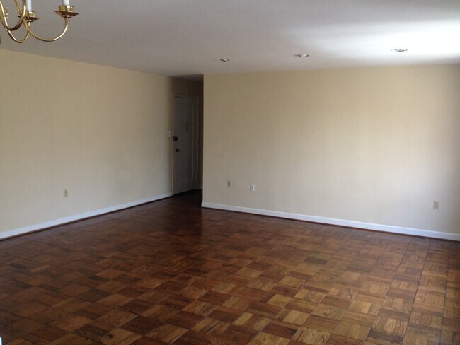 Photo - 4114 Davis Pl NW