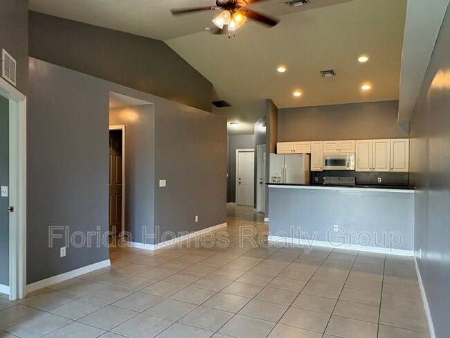 Building Photo - 709 SE 7th St Rental