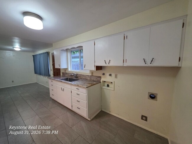 Photo - 3590 Hilyard St Unit 01011
