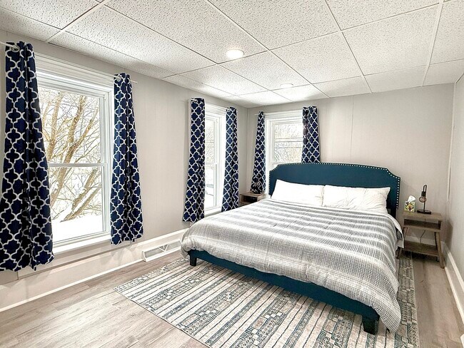 Photo - 426 Coffeen St Unit 2 (Upper )