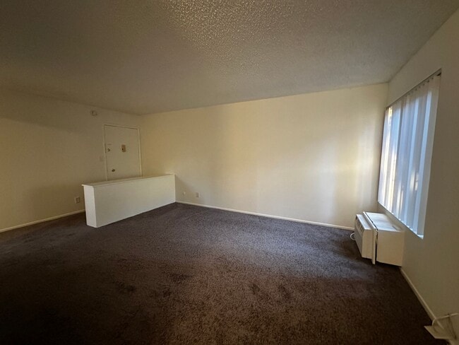 Photo - 5022 Riverton Ave Unit 05