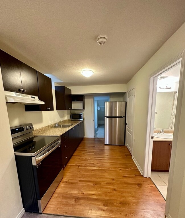 Photo - 103 Baffin Cres Unit 103