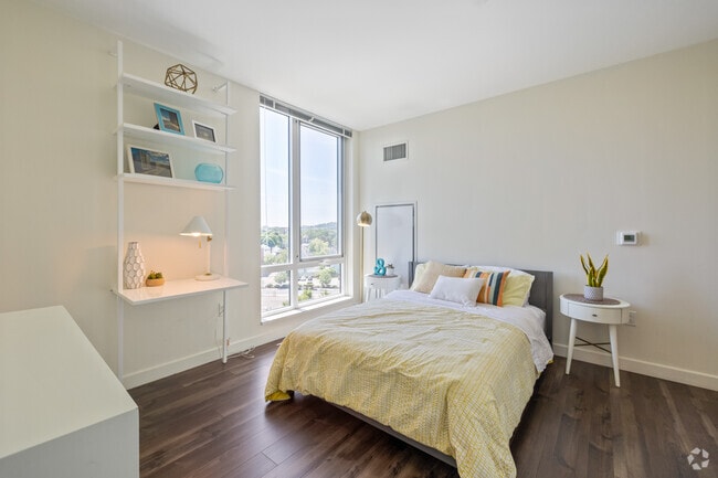 2BR, 2BA - 1,093SF
