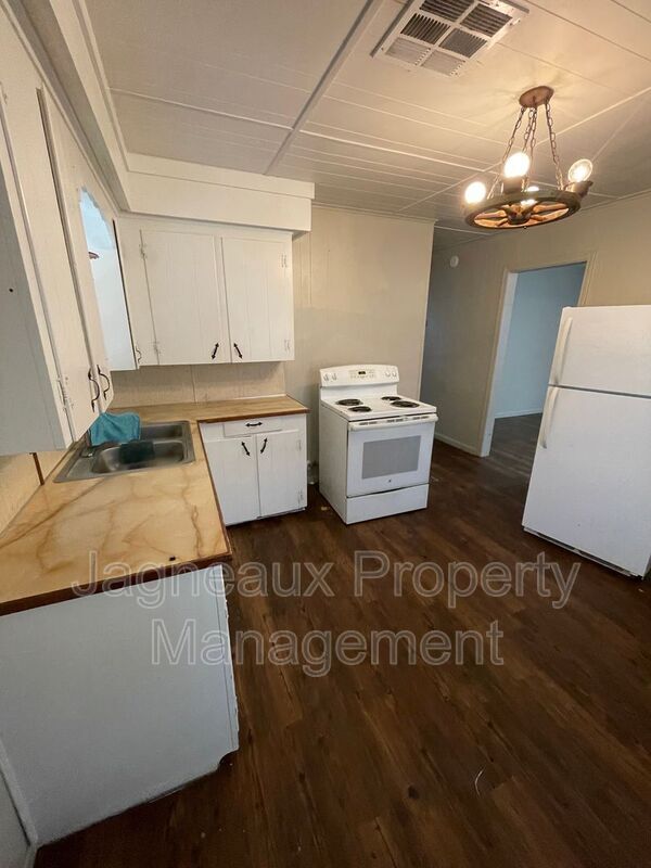 Photo - 821 Garden Dr