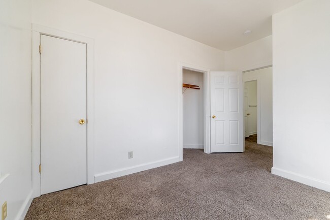 Photo - Spacious 4 Bedroom 2 Full Baths Available Kenosha