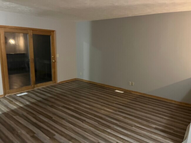 Photo - 505 Michael Dr