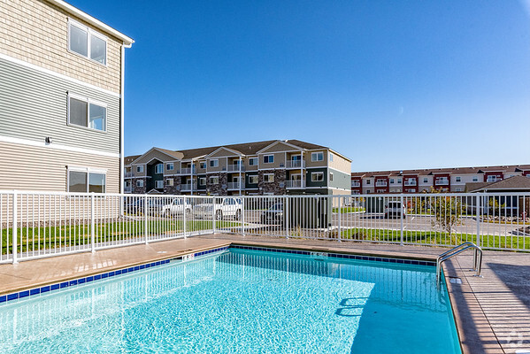 Beautiful Pool - Northview Apartments