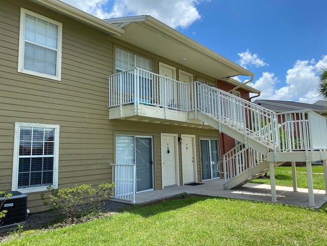 Photo - 1/1 in the Heart of Brandon with a lake view!