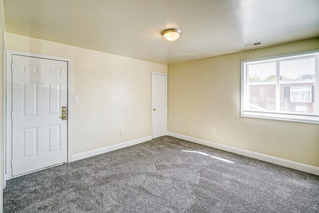 Photo - 2100 Phaup St