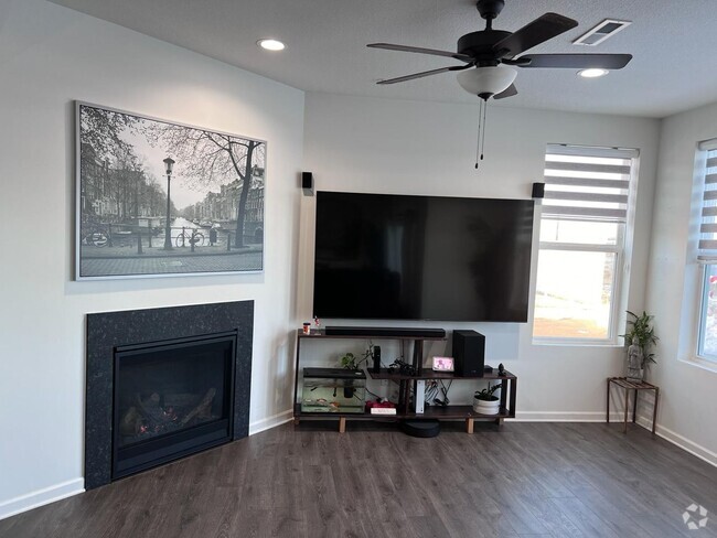 Building Photo - Beautiful maple grove 3 bed 3 bath townhou... Rental