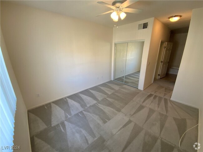 Building Photo - 2291 W Horizon Ridge Pkwy Unit 10257 Rental