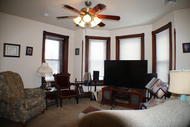 Photo - 608 W Main St