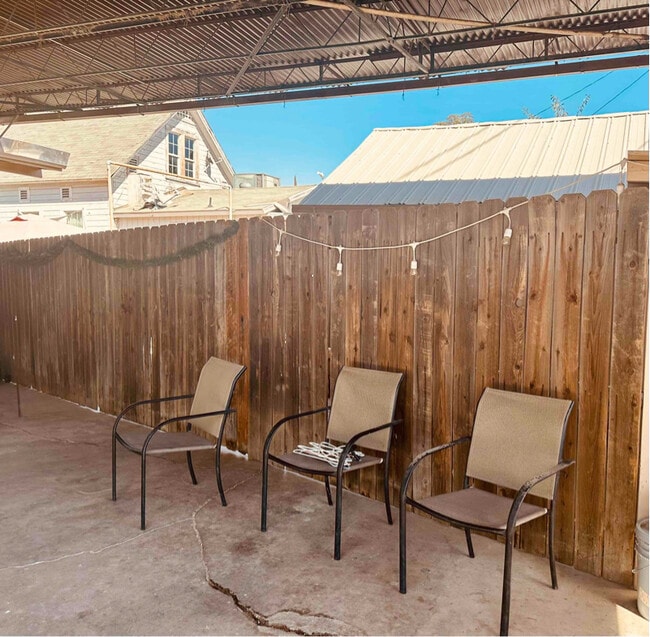 Photo - 357 E Putnam Ave