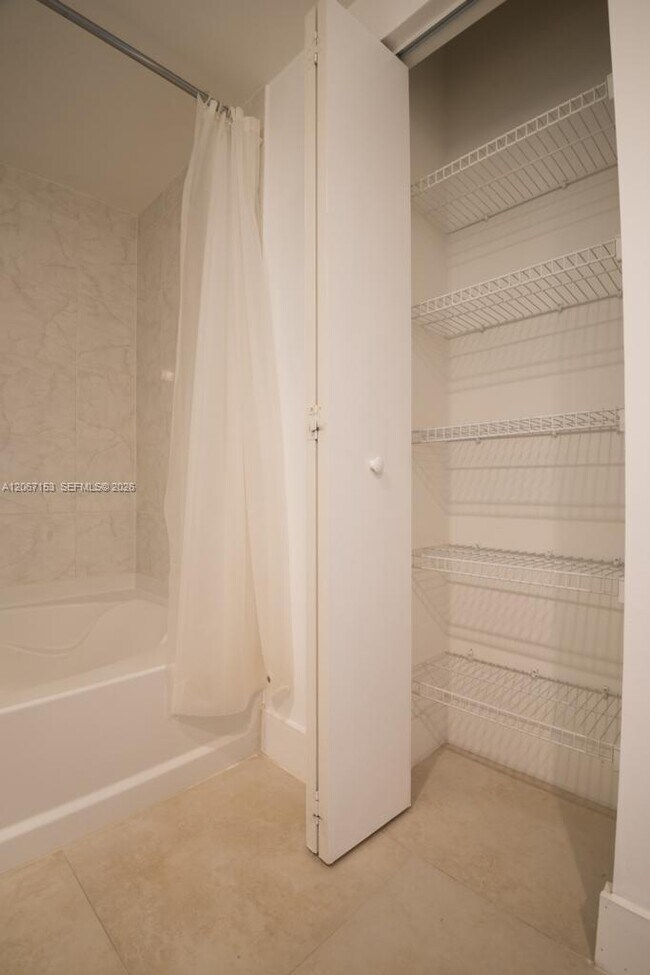 18800 NE 29th Ave Unit 427
