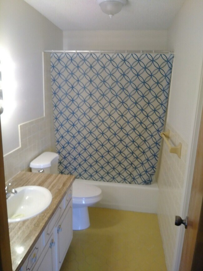 2424 S Lake Letta Dr Condo Unit 3 Condo for Rent in Avon Park, FL