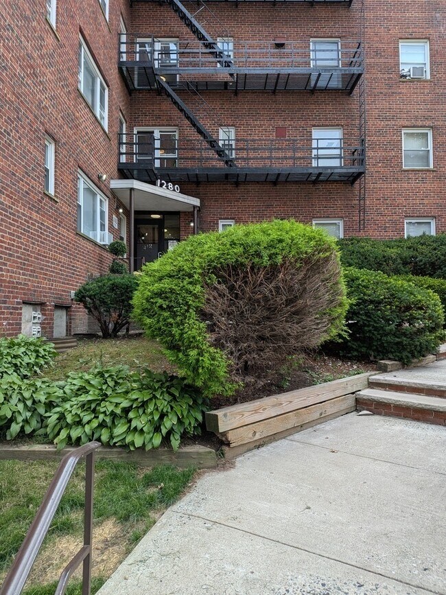Photo - 1282 Clinton Ave Unit 3D