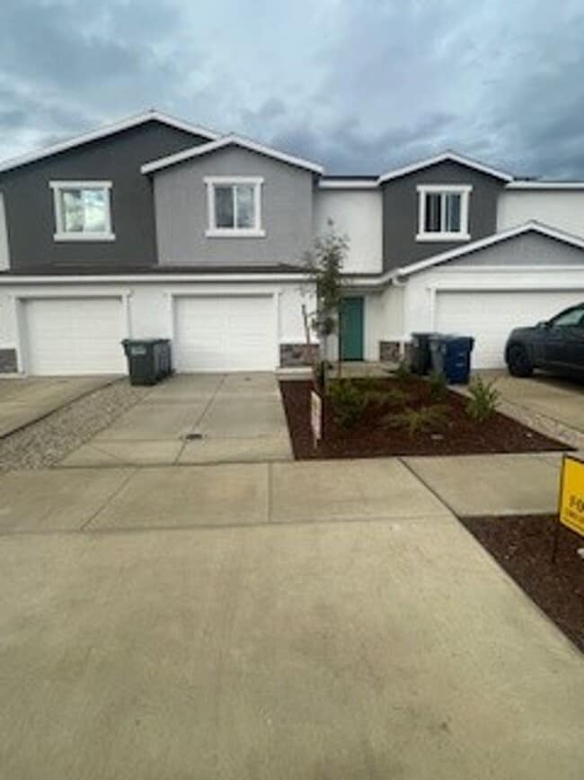 Building Photo - Brand New Townhouse for Rent