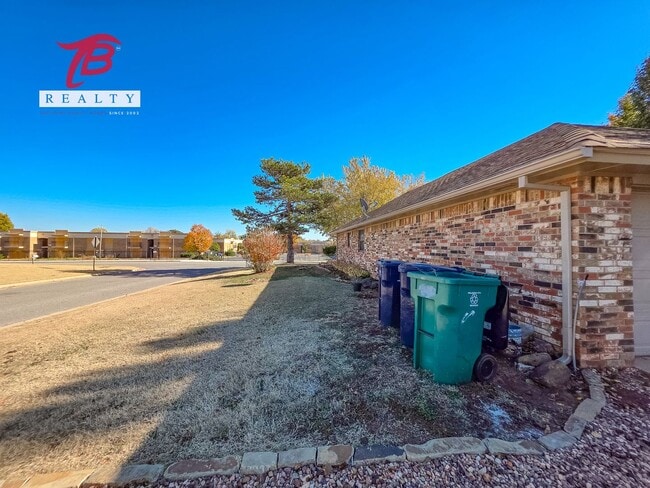 Photo - 6811 Lyrewood Ln