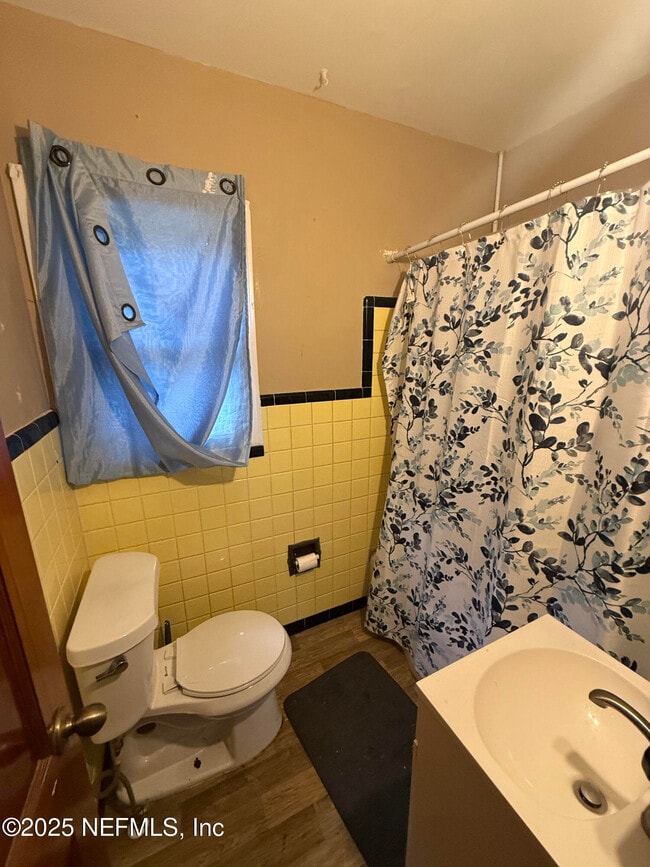 Photo - 1042 St Clair St