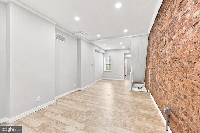 Building Photo - 2307 N Mascher St