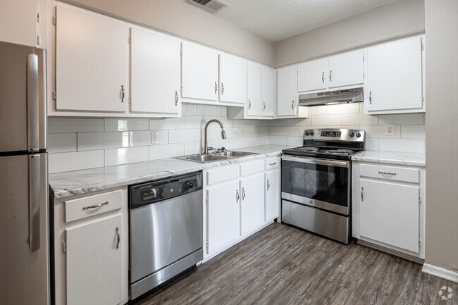 3BR, 2BA - 1,470SF