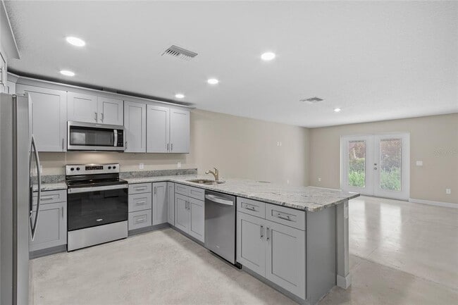 Photo - 921 E Clifford Ave