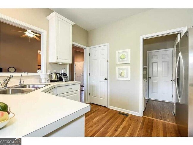 Photo - 2479 Sandstone Pl NE