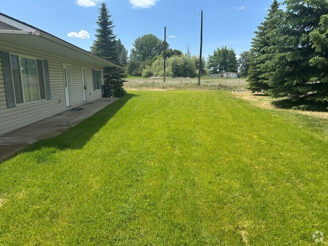 Building Photo - 3130 Meadow Glen Ln Unit 3132 Rental