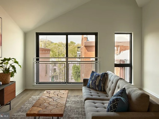 Building Photo - 2011 Cambridge St Unit J