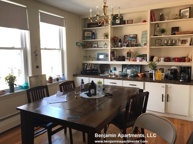 Building Photo - 316 Tappan St Unit 5