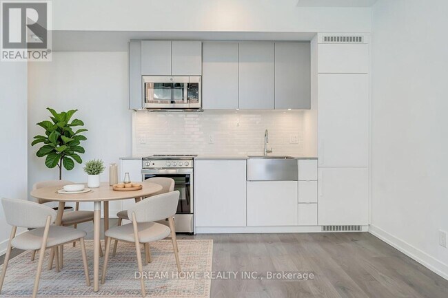 Photo - 270 Dufferin St Unit 1110