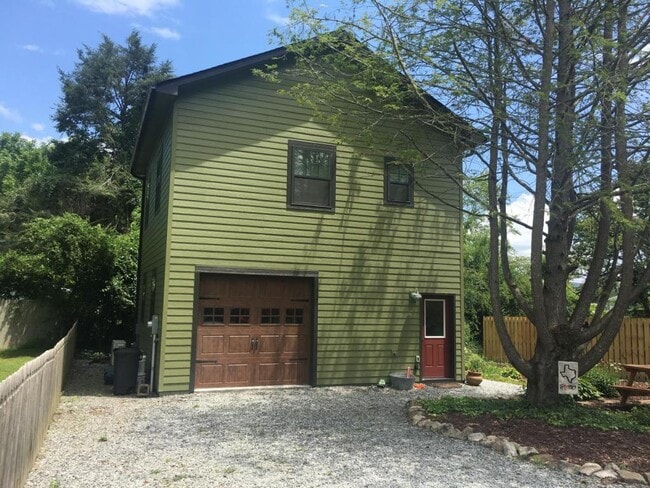 Photo - 108 King St