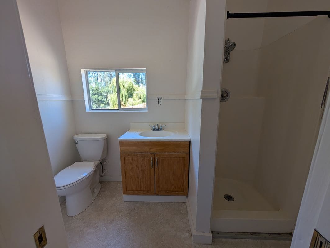 Photo - 350 Primrose Ln