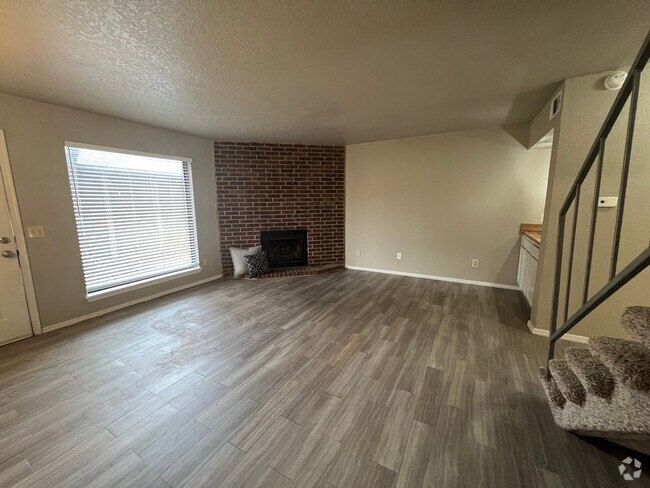 Building Photo - Norman Duplex- Bright and Modern! Rental