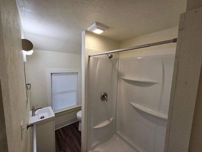903-903 E Milwaukee St Unit 901 - Upper