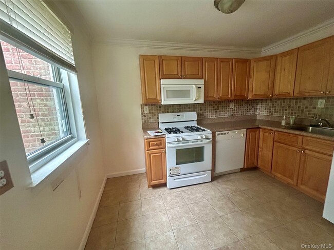 Photo - 75-22 255th St Unit 2nd Floor