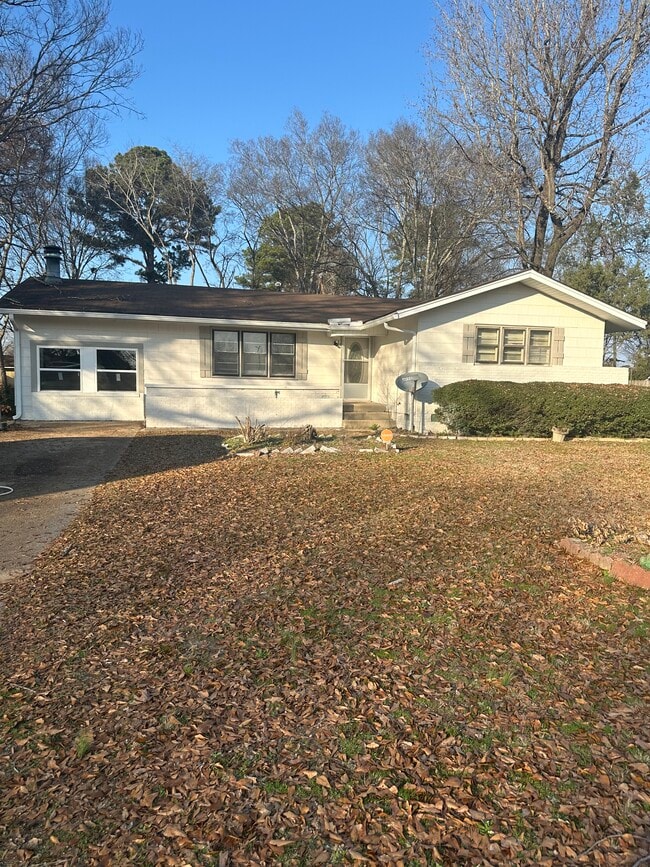 Building Photo - 205 Mc Crary Dr