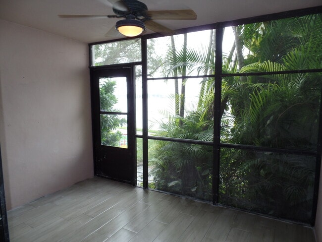 Photo - 109 Lake Emerald Dr Unidad 108