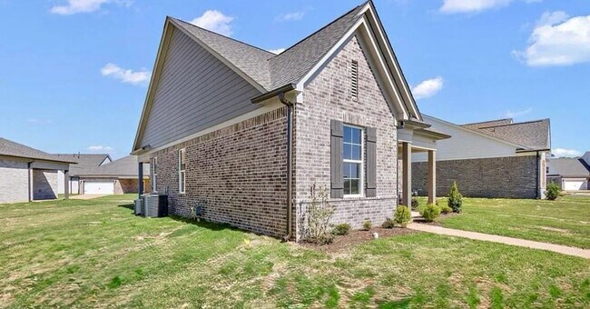 Photo - 660 Bolivar Dr