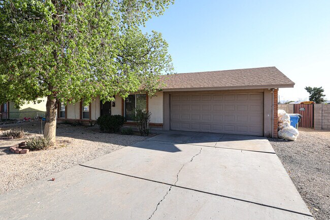 Photo - 8835 W Devonshire Ave