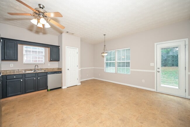 Photo - 240 Cranesbill Way